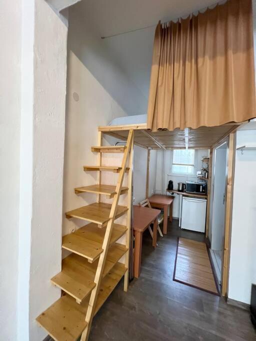 Time Traveling Studio City Appartement